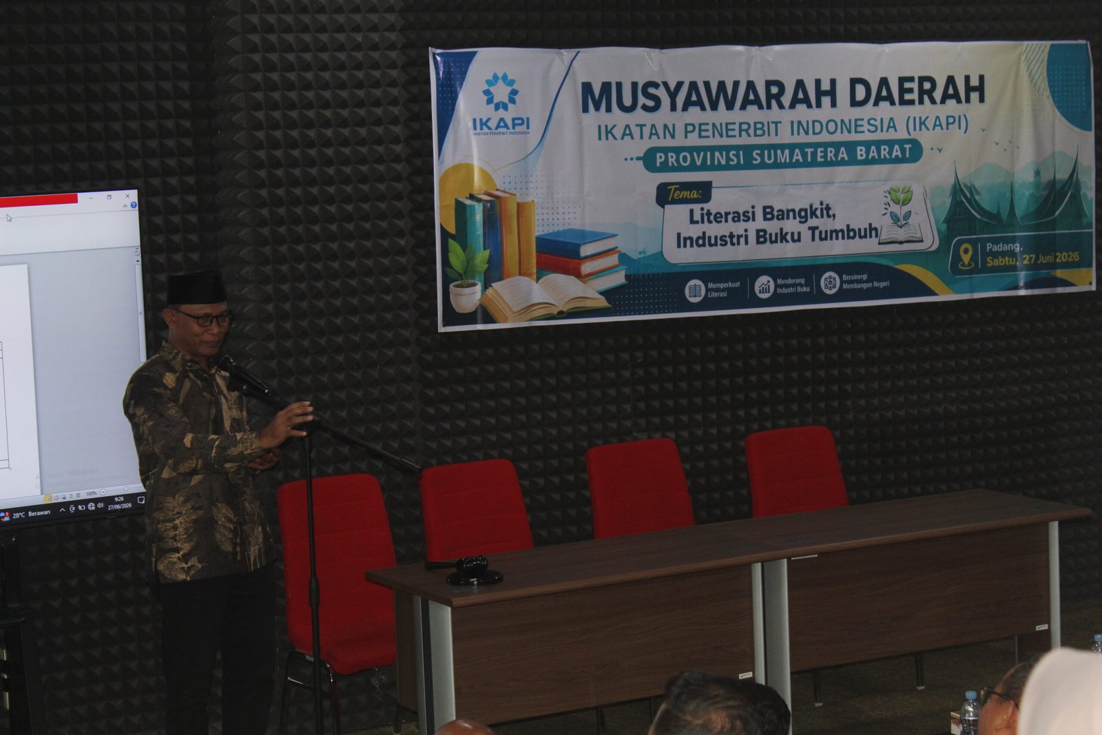 Kepala Dinas Kearsipan dan Perpustakaan Sumatera Barat, Jumaidi, S.Pd., M.Pd